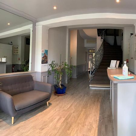 Logis Hotel Du Midi Salon-de-Provence Bagian luar foto