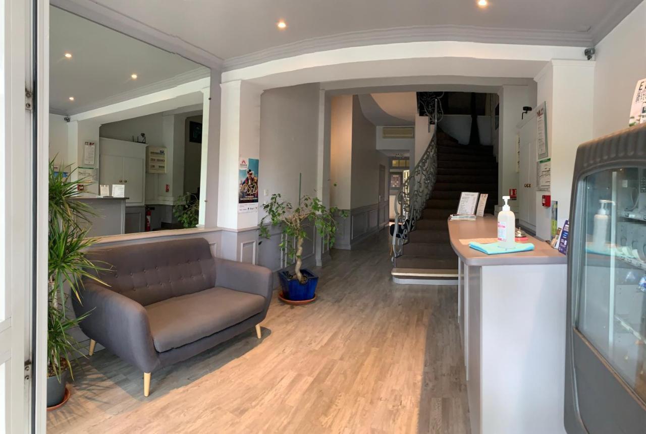 Logis Hotel Du Midi Salon-de-Provence Bagian luar foto