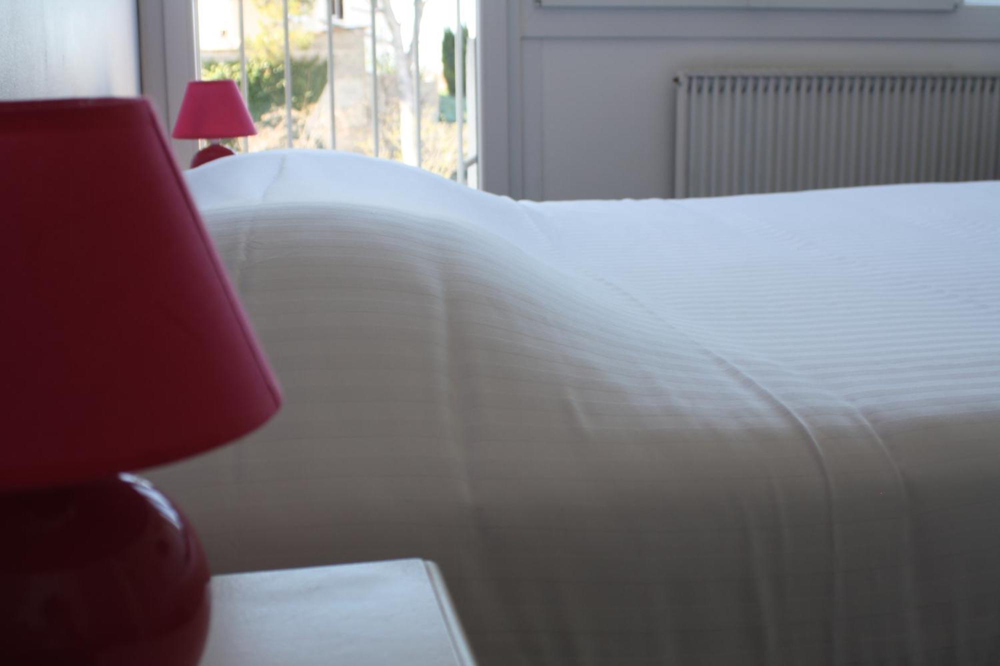 Logis Hotel Du Midi Salon-de-Provence Bagian luar foto