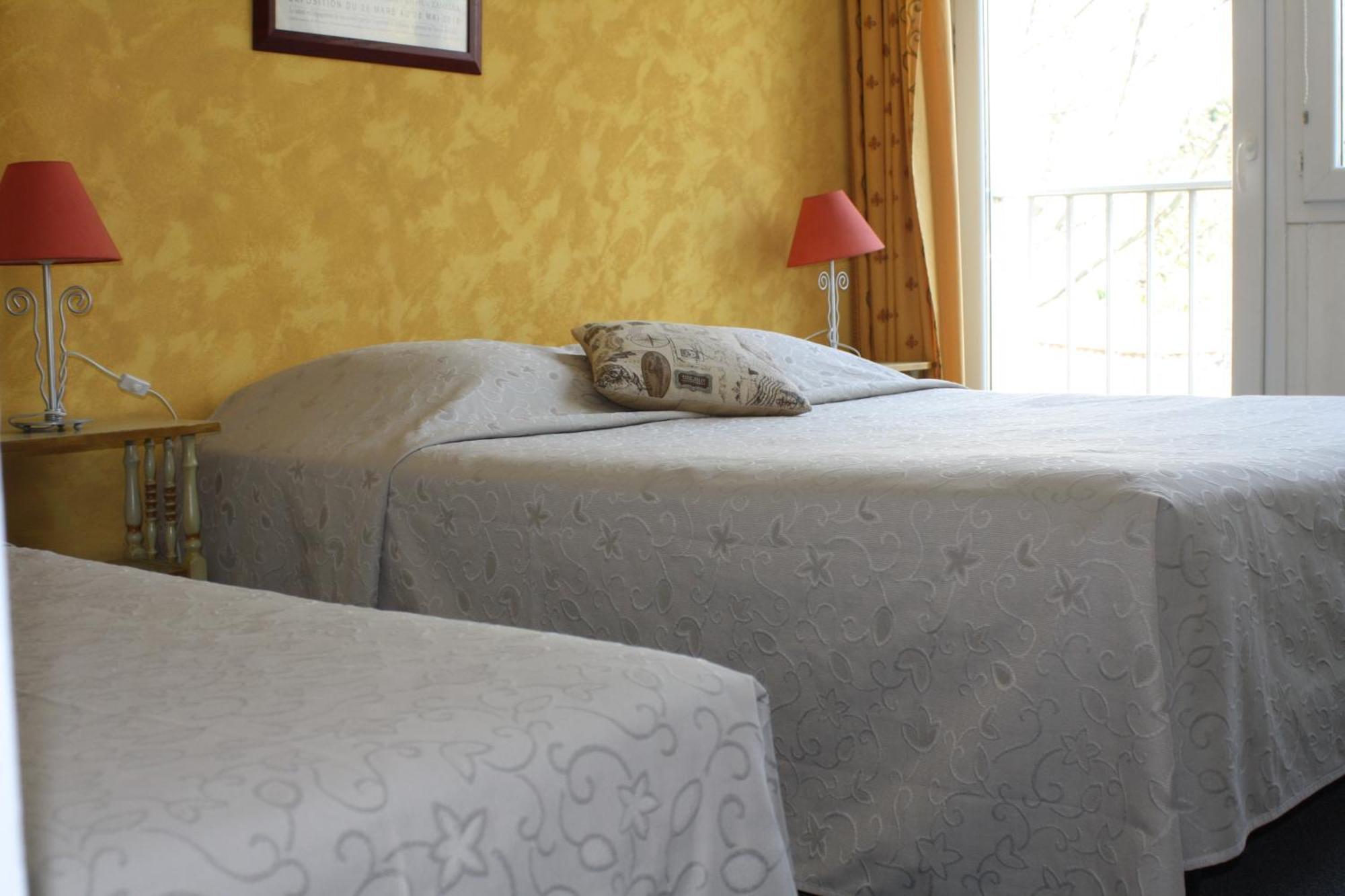 Logis Hotel Du Midi Salon-de-Provence Bagian luar foto
