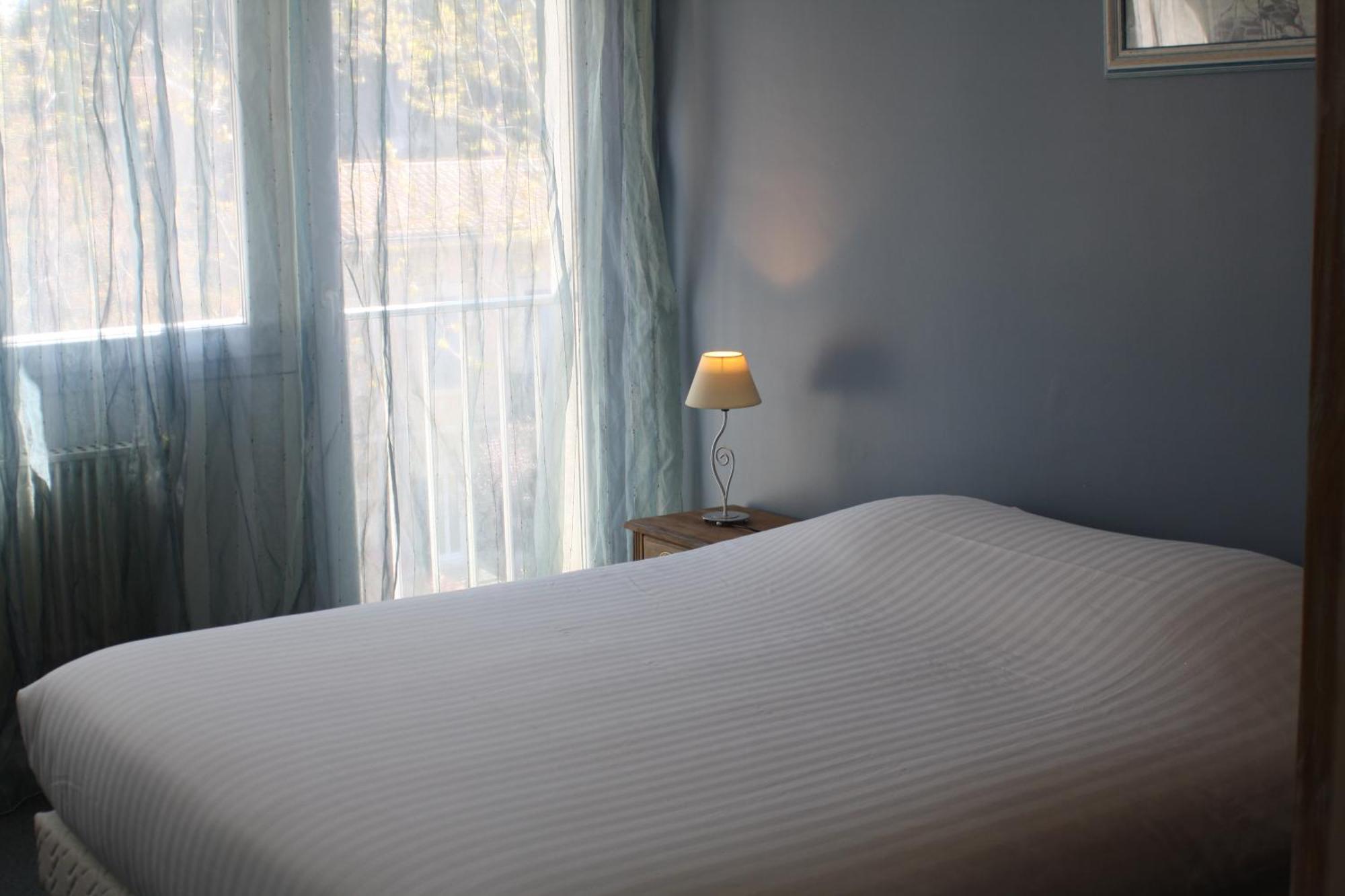Logis Hotel Du Midi Salon-de-Provence Bagian luar foto