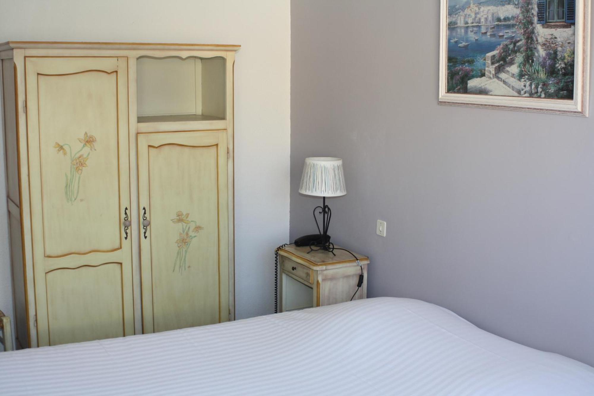Logis Hotel Du Midi Salon-de-Provence Bagian luar foto