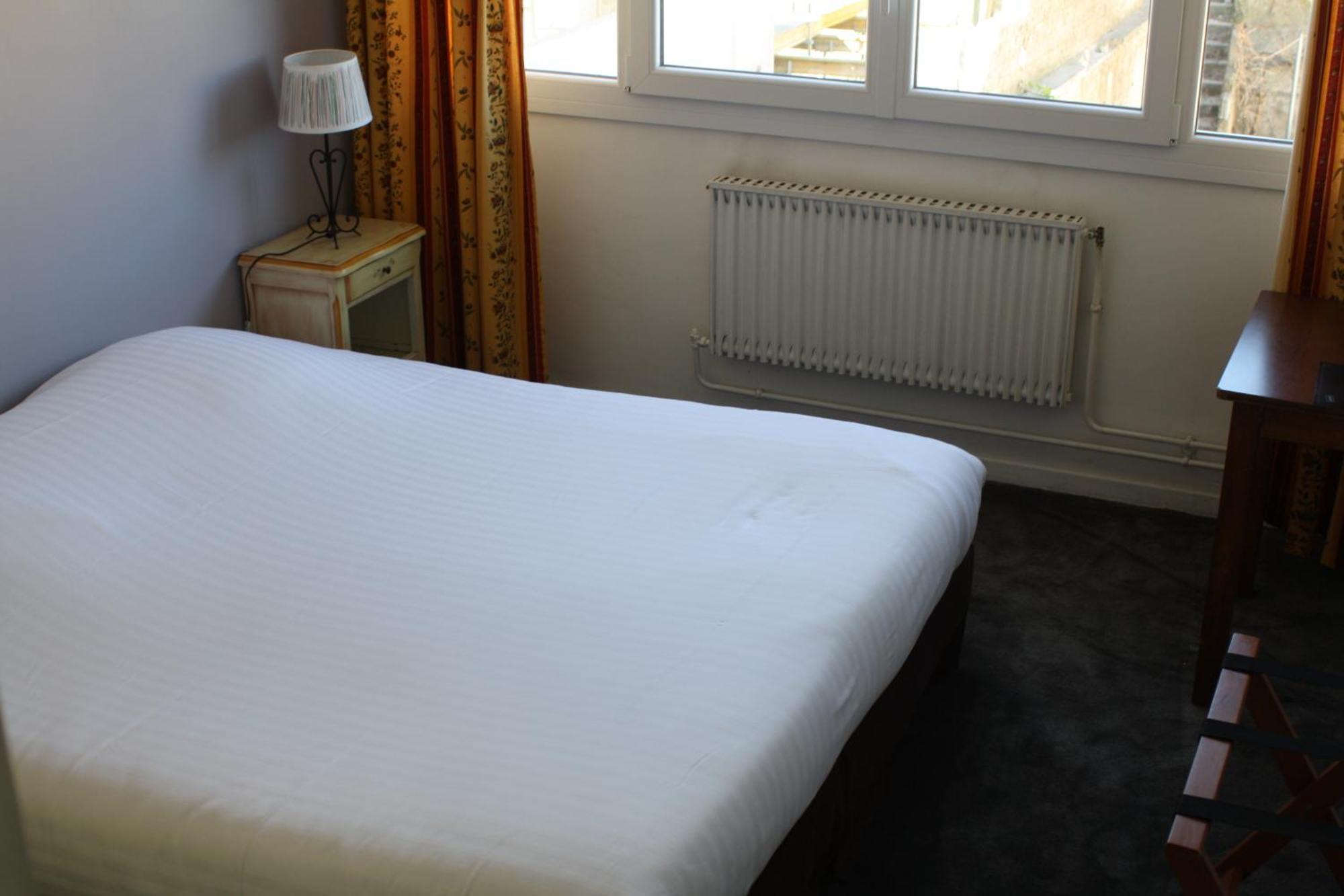 Logis Hotel Du Midi Salon-de-Provence Bagian luar foto