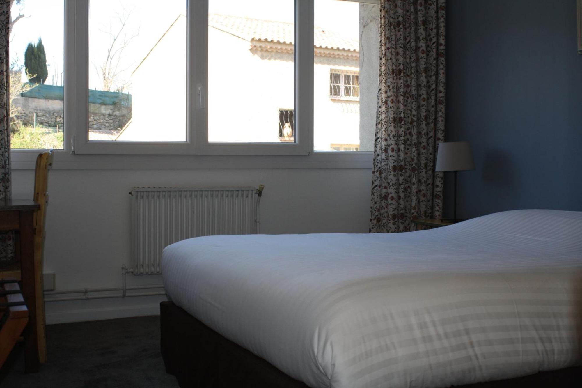 Logis Hotel Du Midi Salon-de-Provence Bagian luar foto