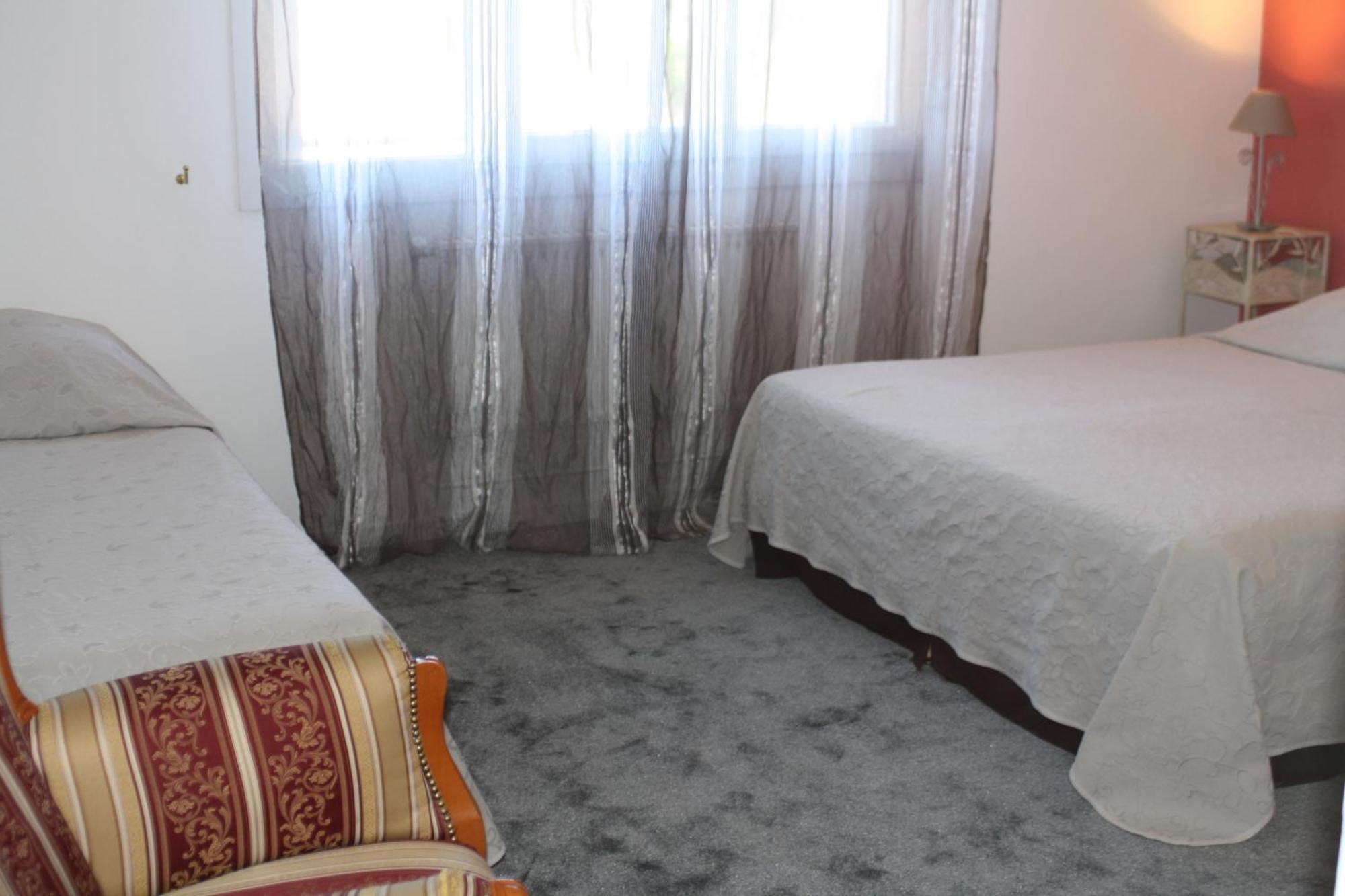 Logis Hotel Du Midi Salon-de-Provence Bagian luar foto