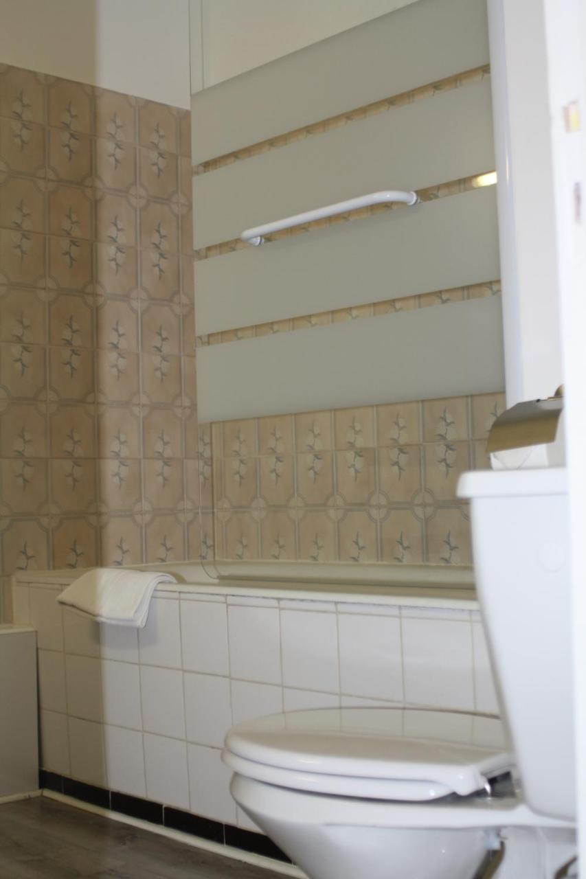 Logis Hotel Du Midi Salon-de-Provence Bagian luar foto