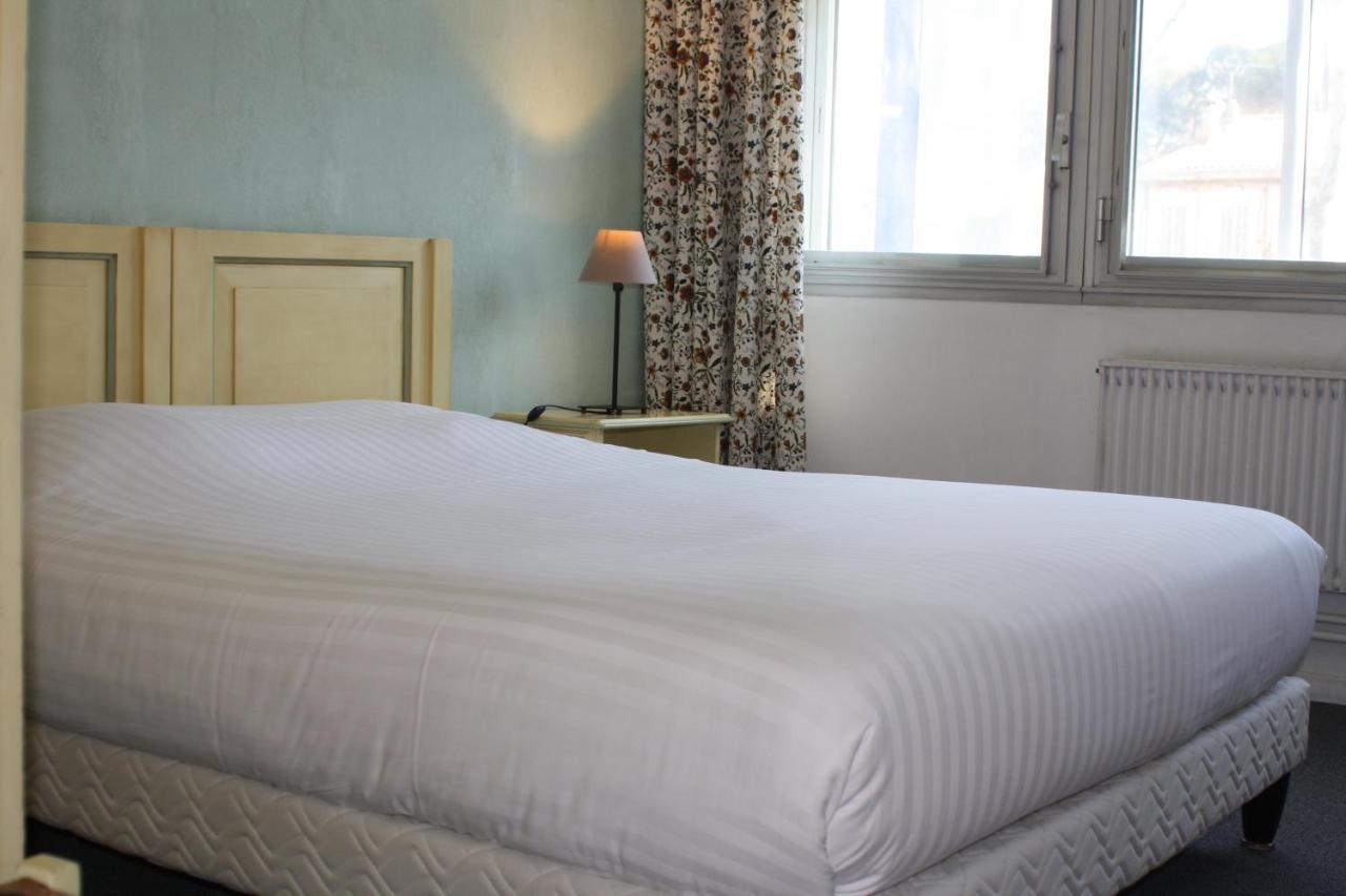 Logis Hotel Du Midi Salon-de-Provence Bagian luar foto